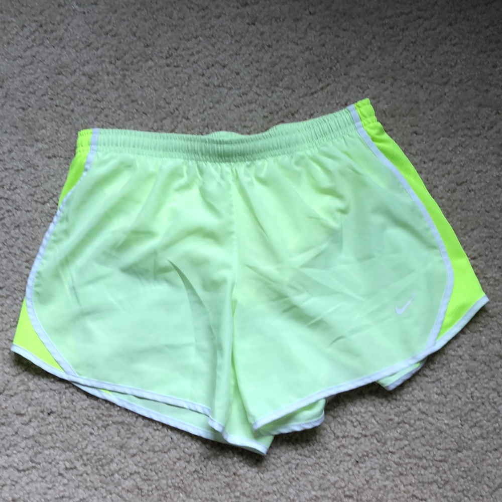 Nike dri fit girls active shorts with Nike logo & inner liner - girls size large